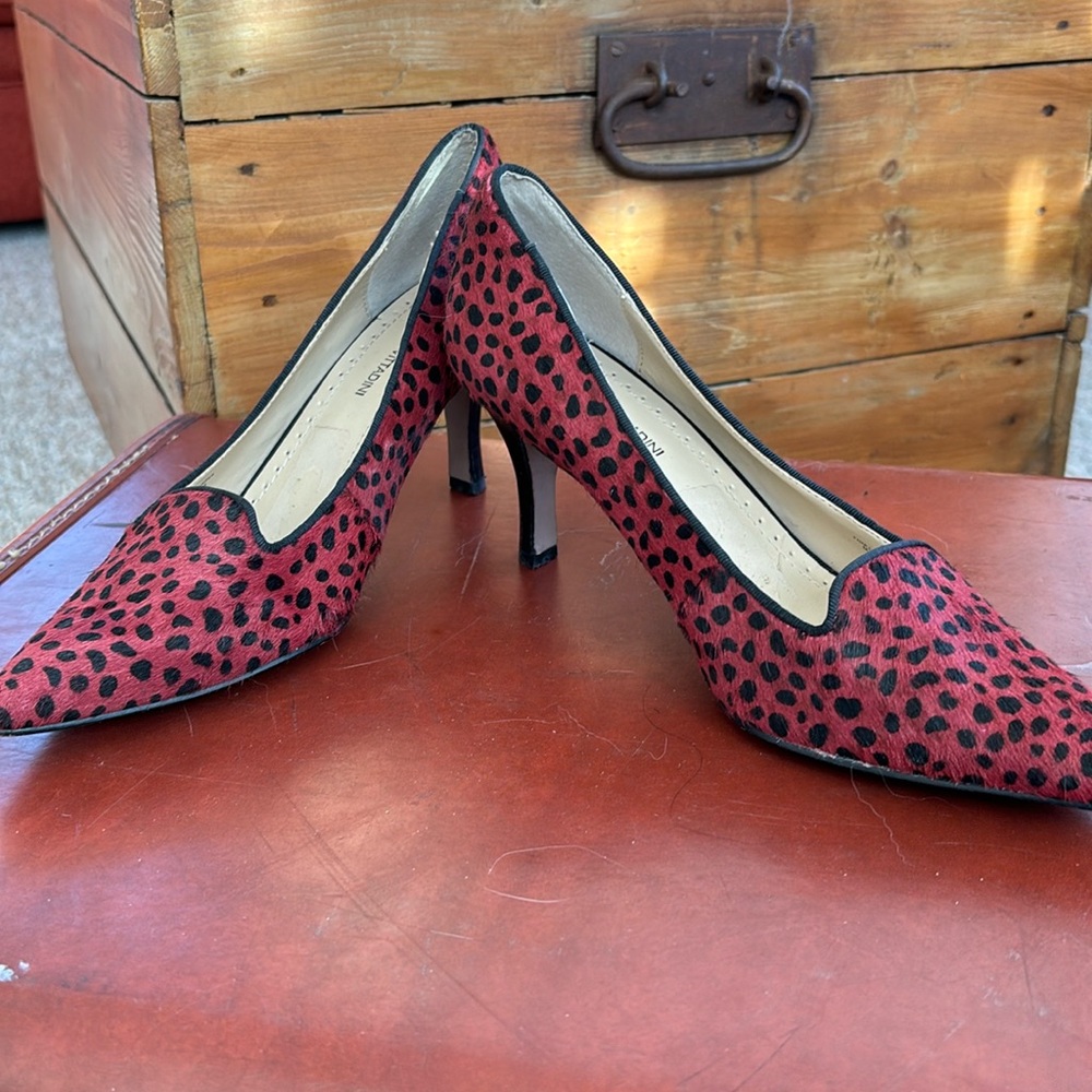 Adrienne Vittadini Red black Leopard Calf Hair heels Size 8